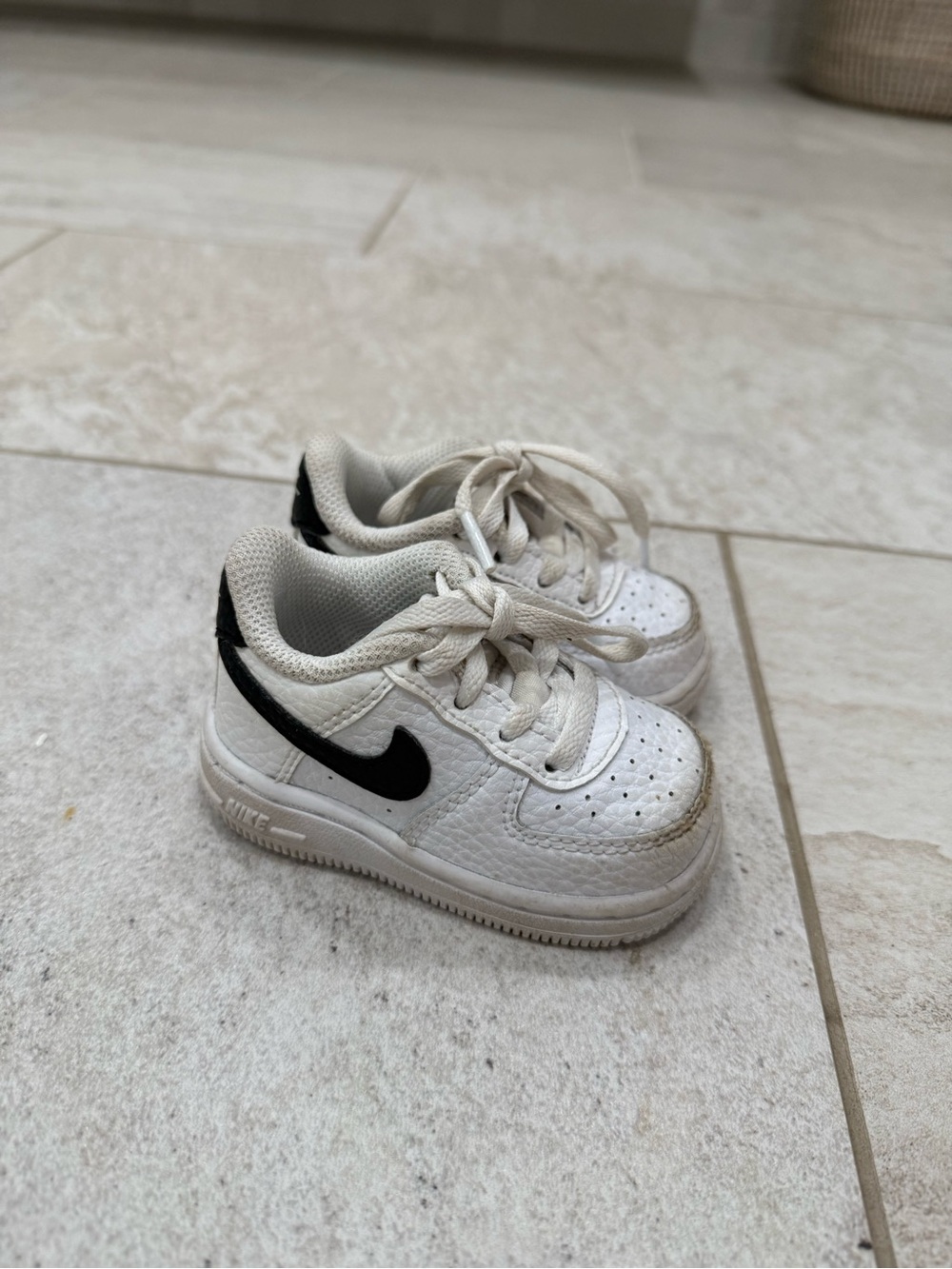 Nike Kids White & Black Low-Top Sneakers - Size 3C